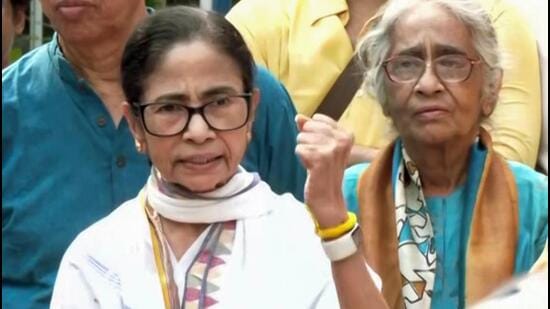 Mamata Banerjee reached the residence of her nephew and Trinamool Congress MP Abhishek Banerjee in Kolkata (ANI Video Grab)