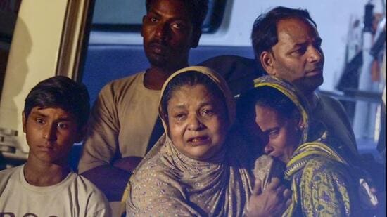 Mourning family members at the site the collapse. (HT PHOTO)