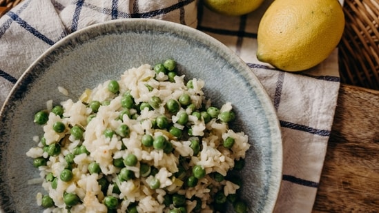 Read more to find out about the health benefits of eating peas every day.