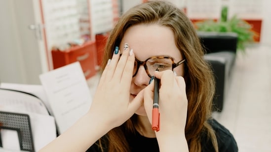 Here are 5 signs your eyes may need a check-up.