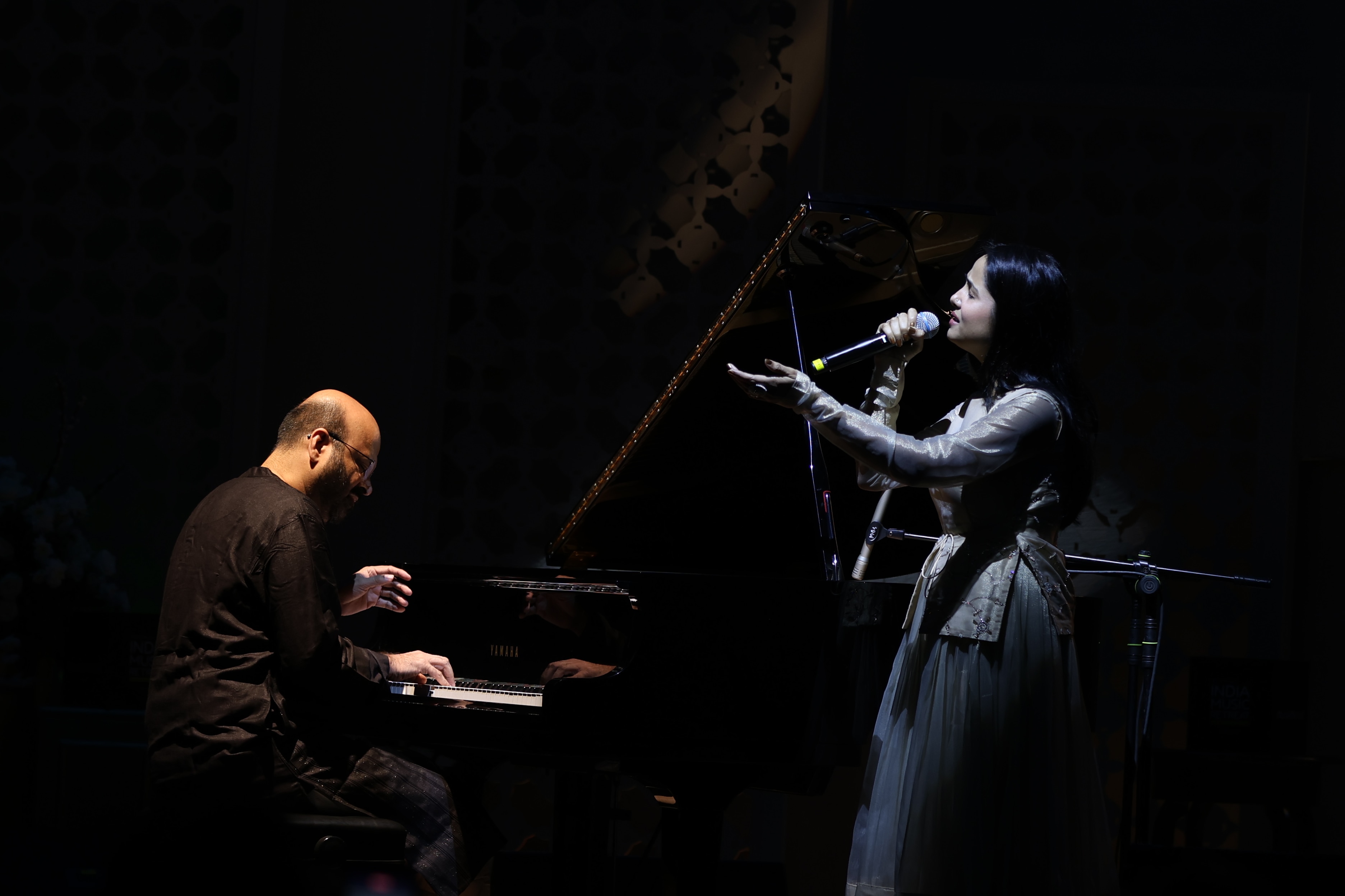 Deepali Sahay with Anil Srinivasan during the inaugural performance (India Music Retreat 2026) Deepali Sahay with Anil Srinivasan during the inaugural performance (India Music Retreat 2026)