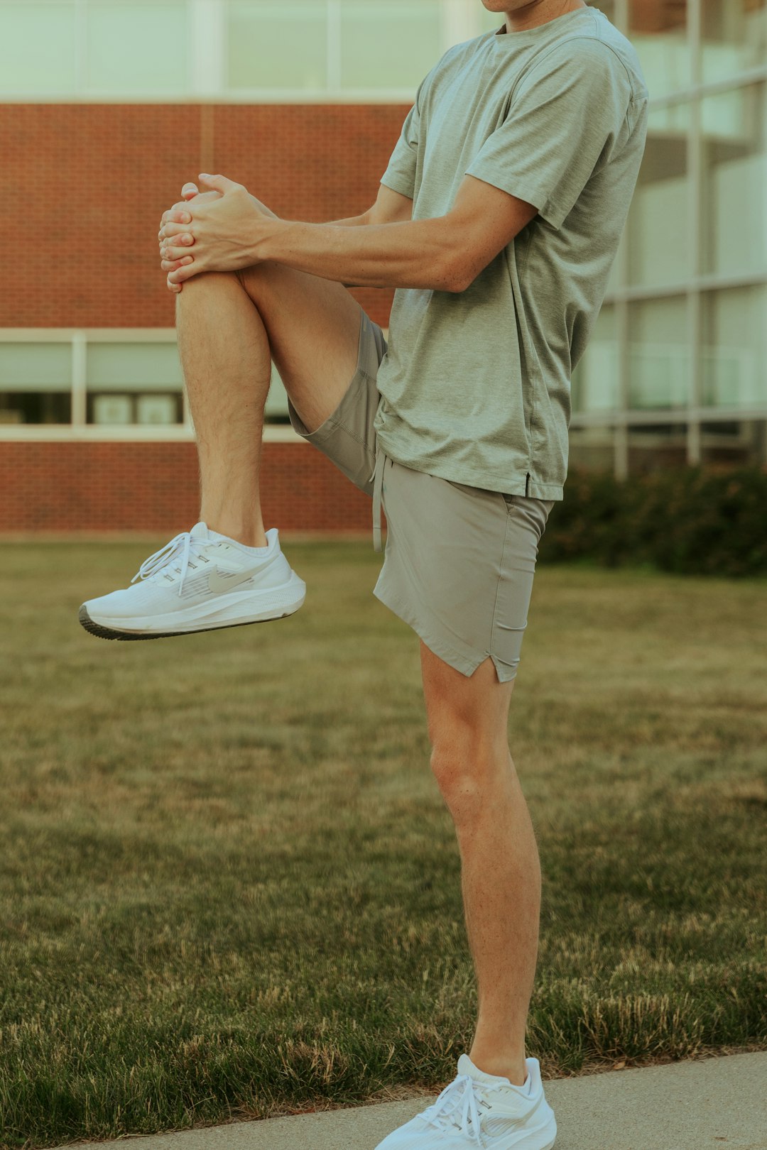 A long, sedentary day can contribute to knee discomfort just as much as a physically demanding one. (Unsplash) A long, sedentary day can contribute to knee discomfort just as much as a physically demanding one. (Unsplash)