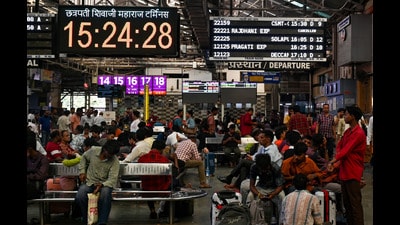 Passenger groups and railway workers’ representatives criticised the decision, saying it could cause hardship for passengers. (Raju Shinde/HT Photo) Passenger groups and railway workers’ representatives criticised the decision, saying it could cause hardship for passengers. (Raju Shinde/HT Photo)