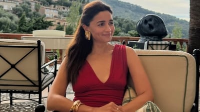 ‘That title can’t just be another caption’: Alia Bhatt’s Mallorca post leaves Jee Le Zaraa fans emotional. ‘That title can’t just be another caption’: Alia Bhatt’s Mallorca post leaves Jee Le Zaraa fans emotional.