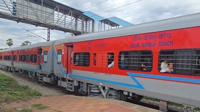పండగ ప్రత్యేక రైళ్లు పండగ ప్రత్యేక రైళ్లు