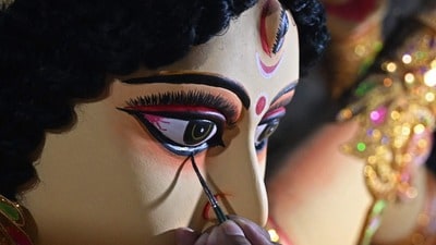 মহালয়া ২০২৬ কেমন কাটবে! রইল মেষ থেকে মীনের ১২ রাশির ভাগ্যফল জ্যোতিষমতে (ছবি সৌজন্যে এএফপি)