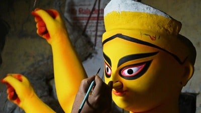 রাত পোহালেই ২০২৬ মহালয়া! আজ কখন থেকে পড়ছে অমাবস্যা তিথি, দেখে নিন। (ছবি সৌজন্যে এএফপি) রাত পোহালেই ২০২৬ মহালয়া! আজ কখন থেকে পড়ছে অমাবস্যা তিথি, দেখে নিন। (ছবি সৌজন্যে এএফপি)