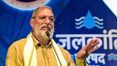 স্নান করার সময়ও ঠোঁটে জ্বলত সিগারেট, দিনে প্রায় ৬০টা! রাতারাতি ছাড়েন বদঅভ্যাস স্নান করার সময়ও ঠোঁটে জ্বলত সিগারেট, দিনে প্রায় ৬০টা! রাতারাতি ছাড়েন বদঅভ্যাস