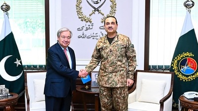 This handout photograph taken and released by Pakistan's Inter-Services Public Relations (ISPR) on October 7, 2026 shows Pakistan's Army Chief and Field Marshal Syed Asim Munir (R) shaking hands with United Nations Secretary General Antonio Guterres before their meeting in Rawalpindi. (Photo by Pakistan's Inter-Services Public Relations (ISPR) / AFP) / RESTRICTED TO EDITORIAL USE - MANDATORY CREDIT "AFP PHOTO /Pakistan's Inter-Services Public Relations (ISPR) " - HANDOUT - NO MARKETING NO ADVERTISING CAMPAIGNS - DISTRIBUTED AS A SERVICE TO CLIENTS (AFP) This handout photograph taken and released by Pakistan's Inter-Services Public Relations (ISPR) on October 7, 2026 shows Pakistan's Army Chief and Field Marshal Syed Asim Munir (R) shaking hands with United Nations Secretary General Antonio Guterres before their meeting in Rawalpindi. (Photo by Pakistan's Inter-Services Public Relations (ISPR) / AFP) / RESTRICTED TO EDITORIAL USE - MANDATORY CREDIT "AFP PHOTO /Pakistan's Inter-Services Public Relations (ISPR) " - HANDOUT - NO MARKETING NO ADVERTISING CAMPAIGNS - DISTRIBUTED AS A SERVICE TO CLIENTS (AFP)