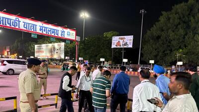 Railway officials said around 20% of those seeking assistance had booked tickets offline and had come to the station to claim refunds. (HT Photo) Railway officials said around 20% of those seeking assistance had booked tickets offline and had come to the station to claim refunds. (HT Photo)