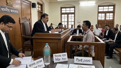 সিনেমা হলে ২০ টাকার জলের বোতলের দাম নেয় ৫০ টাকা, ৮৫০০০ টাকা জরিমানা করল আদালত। (ছবিটি প্রতীকী, সৌজন্যে ন্যানো ব্যানানা)