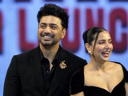 কালোয় রং মিলান্তি শুভর সাথে! তবে নিজের ‘দাদাগিরি’র লুক রিপিট করলেন দেব, কেমন সাজ দেশু-র?