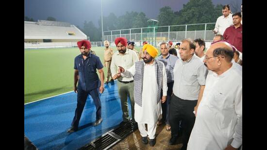 Mann instructed officials to put in place a comprehensive crowd-management plan, robust security arrangements, and a smooth entry and exit system. (HT)