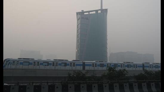 Rapid Metro runs between Cyber City and Sector 56 along the Golf Course road, with an interchange with Delhi Metro’s Yellow Line at Sikanderpur. (HT)