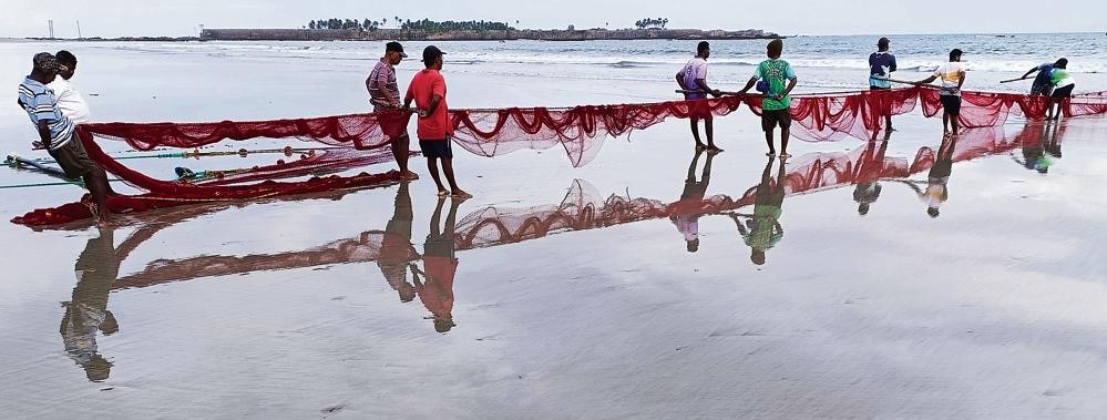 Fishermen haul a net to shore in Malvan, Maharashtra. (Nayantara Siriguri)