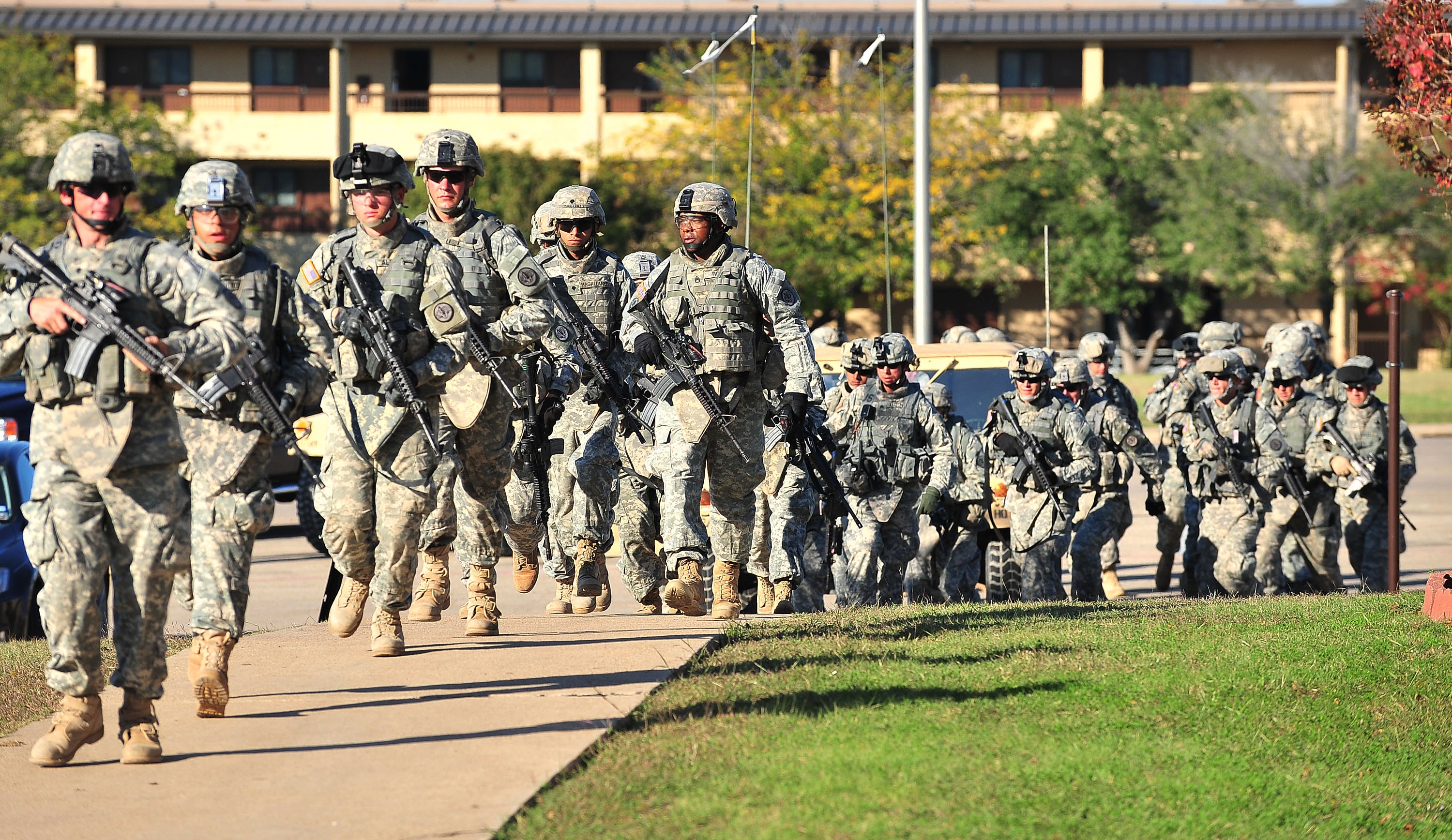 Soldiers storm the grounds of the Soldier Readiness Center to apprehend a mass shooter in Fort Hood, Texas, on November 5, 2009. (AP File Photo)