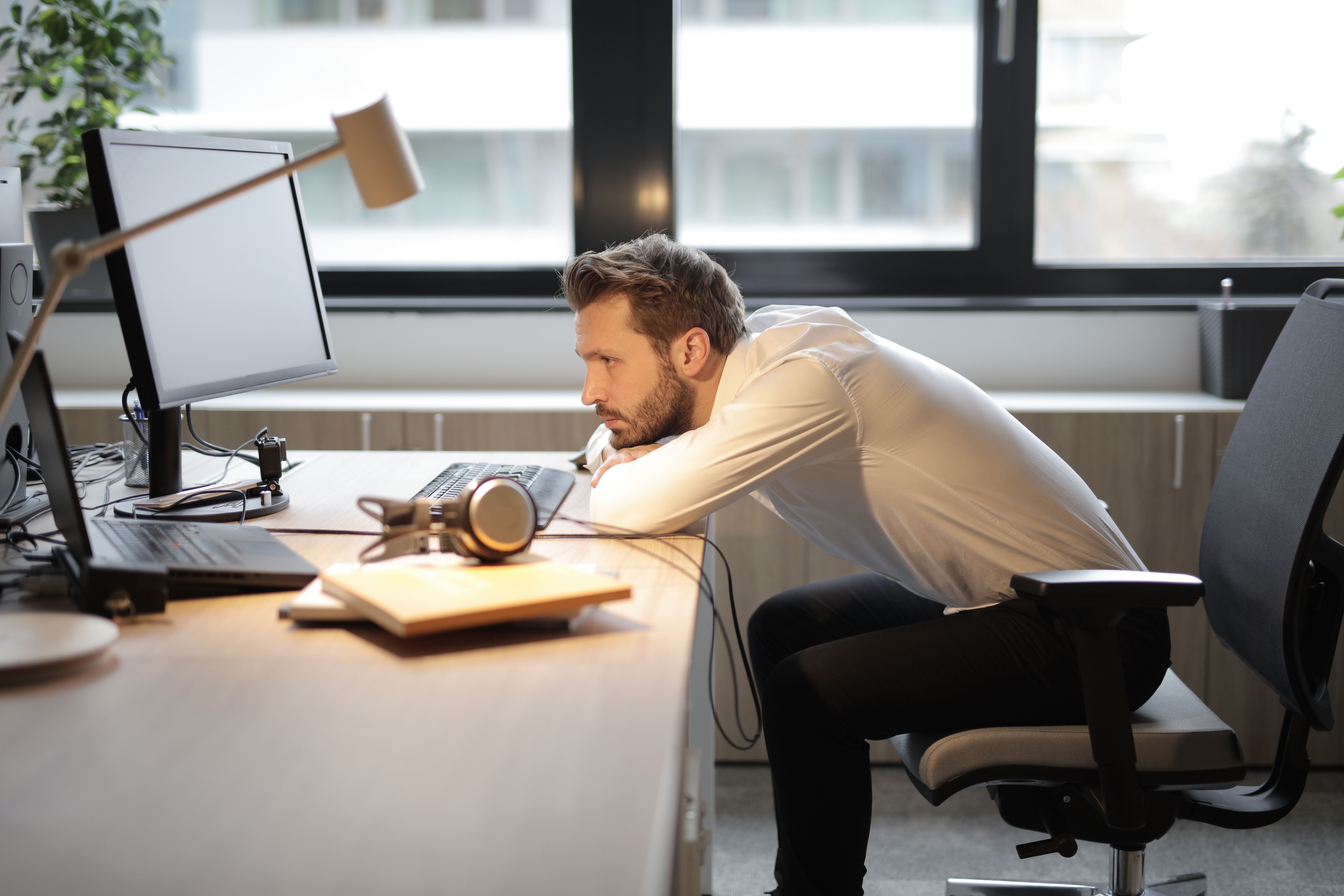 The posture one maintains greatly affects spinal health. (Pexel) The posture one maintains greatly affects spinal health. (Pexel)