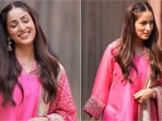 Yami Gautam’s magenta Chanderi kurta set serves festive fashion inspiration.(Instagram)