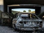 By the time passers-by reached the vehicle, the fire had engulfed it, reducing it to ashes. 