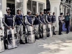 বাংলাদেশের একাংশে রাতে পুলিশ কর্মীদের একা চলাচল না করার নির্দেশ! কী ঘটছে?