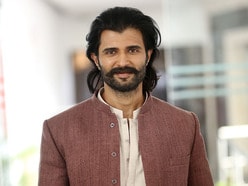 సినిమాల టికెట్ రేట్లపై విజయ్ దేవరకొండ బోల్డ్ స్టేట్‌మెంట్.. రాజమౌళితో చేస్తేనే.. ఫ్యాన్స్ ఖుష్!