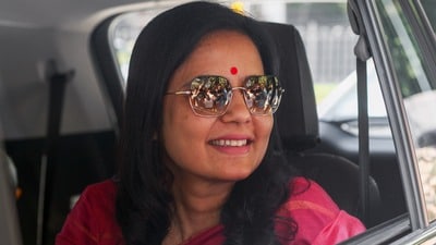 তৃণমূল সাংসদ মহুয়া মৈত্রের বিরুদ্ধে ১০ কোটি টাকার মানহানির ক্ষতিপূরণ দাবি করে আইনি নোটিস পাঠালেন রাজ্যের মুখ্যসচিব মনোজ আগরওয়াল। (Neeraj) তৃণমূল সাংসদ মহুয়া মৈত্রের বিরুদ্ধে ১০ কোটি টাকার মানহানির ক্ষতিপূরণ দাবি করে আইনি নোটিস পাঠালেন রাজ্যের মুখ্যসচিব মনোজ আগরওয়াল। (Neeraj)