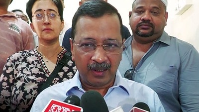 ‘জরুরি অবস্থার থেকেও খারাপ’, অভিজিৎকে আটক নিয়ে মোদীকে তোপ কেজরিওয়ালের (ANI Video Grab) ‘জরুরি অবস্থার থেকেও খারাপ’, অভিজিৎকে আটক নিয়ে মোদীকে তোপ কেজরিওয়ালের (ANI Video Grab)