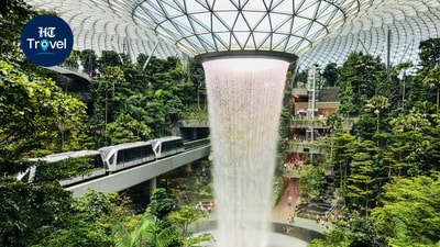 From stylish handbags and comfortable trainers to beauty buys and chocolate mochi dumplings, Jewel Changi Airport makes shopping between flights worthwhile. (canva,com)