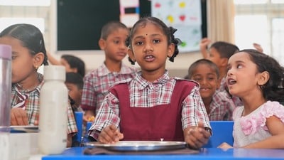 <p>ఆంధ్రప్రదేశ్ పాఠశాల విద్యాశాఖ 2026-27 విద్యా సంవత్సర క్యాలెండర్ ప్రకారం అక్టోబర్ 12 నుంచి 21 వరకు దసరా సెలవులను ప్రకటించింది. అయితే అక్టోబర్ 10 రెండో శనివారం, అక్టోబర్ 11 ఆదివారం కావడంతో విద్యార్థులకు రెండు రోజులు ముందే సెలవులు లభించాయి. దీంతో శనివారం (అక్టోబర్ 10) నుంచే బడులకు సెలవులు అమల్లోకి వచ్చాయి. దసరా విరామం తర్వాత అక్టోబర్ 22వ తేదీన పాఠశాలలు తిరిగి ప్రారంభమవుతాయి.</p><p> </p> <p>ఆంధ్రప్రదేశ్ పాఠశాల విద్యాశాఖ 2026-27 విద్యా సంవత్సర క్యాలెండర్ ప్రకారం అక్టోబర్ 12 నుంచి 21 వరకు దసరా సెలవులను ప్రకటించింది. అయితే అక్టోబర్ 10 రెండో శనివారం, అక్టోబర్ 11 ఆదివారం కావడంతో విద్యార్థులకు రెండు రోజులు ముందే సెలవులు లభించాయి. దీంతో శనివారం (అక్టోబర్ 10) నుంచే బడులకు సెలవులు అమల్లోకి వచ్చాయి. దసరా విరామం తర్వాత అక్టోబర్ 22వ తేదీన పాఠశాలలు తిరిగి ప్రారంభమవుతాయి.</p><p> </p>