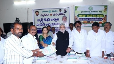 <p>స్మార్ట్ రేషన్ కార్డు అందని వాళ్లు….. ముందుగా రేషన్ కార్డుదారులు ఇంటర్నెట్ కేంద్రం లేదా మీసేవా ద్వారా తమ రేషన్ కార్డు నంబర్ (FSC No) సాయంతో కొత్త 'FSC(పుడ్ సెక్యూరిటీ కార్డు) Printout' కాపీని తీసుకోవాలి.</p> <p>స్మార్ట్ రేషన్ కార్డు అందని వాళ్లు….. ముందుగా రేషన్ కార్డుదారులు ఇంటర్నెట్ కేంద్రం లేదా మీసేవా ద్వారా తమ రేషన్ కార్డు నంబర్ (FSC No) సాయంతో కొత్త 'FSC(పుడ్ సెక్యూరిటీ కార్డు) Printout' కాపీని తీసుకోవాలి.</p>