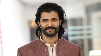 సినిమాల టికెట్ రేట్లపై విజయ్ దేవరకొండ బోల్డ్ స్టేట్మెంట్.. రాజమౌళితో చేస్తేనే.. ఫ్యాన్స్ ఖుష్! సినిమాల టికెట్ రేట్లపై విజయ్ దేవరకొండ బోల్డ్ స్టేట్మెంట్.. రాజమౌళితో చేస్తేనే.. ఫ్యాన్స్ ఖుష్!