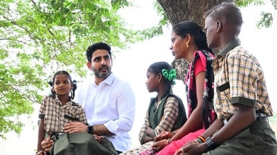 <p>ఇంటి గృహ విద్యుత్ వినియోగం నెలకు 300 యూనిట్లలోపే ఉండాలి. పట్టణ ప్రాంతాల్లో 1,000 చదరపు అడుగులకు మించి నివాస స్థలం లేదా భవనం ఉండకూడదు. ప్రభుత్వ ఉద్యోగులు, ఆదాయపు పన్ను (ఇన్‌కమ్ టాక్స్) చెల్లించే కుటుంబాల వారు ఈ పథకానికి అనర్హులు.</p> 