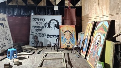 বাংলার মিষ্টির ইতিহাস তুলে ধরা হচ্ছে আহিরীটোলা সর্বজনীন দুর্গোৎসবে।