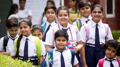 <p>తెలంగాణలోనూ ఇవాళ్టి నుంచే దసరా సెలవులు ప్రారంభమయ్యాయి. అయితే విద్యాసంస్థల రకాన్ని బట్టి పునఃప్రారంభ తేదీల్లో వ్యత్యాసం ఉంది:</p><p> </p> <p>తెలంగాణలోనూ ఇవాళ్టి నుంచే దసరా సెలవులు ప్రారంభమయ్యాయి. అయితే విద్యాసంస్థల రకాన్ని బట్టి పునఃప్రారంభ తేదీల్లో వ్యత్యాసం ఉంది:</p><p> </p>