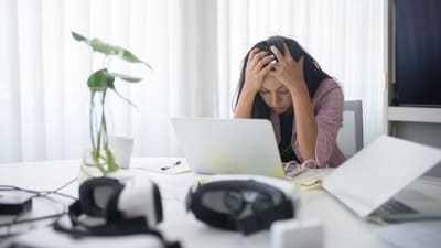 Overthinking is a loop: a thought pops up, you overanalyse it, hunt for certainty, imagine every outcome, and feel a bit better — until it all starts again. (Pexel) Overthinking is a loop: a thought pops up, you overanalyse it, hunt for certainty, imagine every outcome, and feel a bit better — until it all starts again. (Pexel)