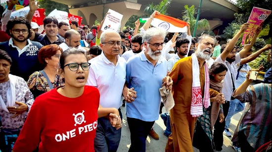 Bora was joined by activist Yogendra Yadav, advocate Prashant Bhushan and Communist Party of India (Marxist-Leninist) Liberation leader Dipankar Bhattacharya, and at least 100 protesters followed them on a march from Dilli Haat towards Jor Bagh. (@_YogendraYadav)