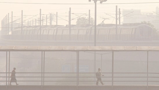 Gram it: On Friday, a Metro train was spotted plying amid low visibility caused by smog and rising air pollution in Gurugram. According to Central Pollution Control Board (CPCB), Delhi’s Air Quality Index stood at 177 in the moderate category. With winter approaching, the city’s residents are anticipating yet another smog season ahead. Several restrictions have already been announced to discourage the use of personal vehicles, starting November.