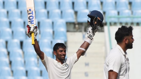 At 31, Bengal's Abhimanyu Easwaran waits for the elusive India cap. 