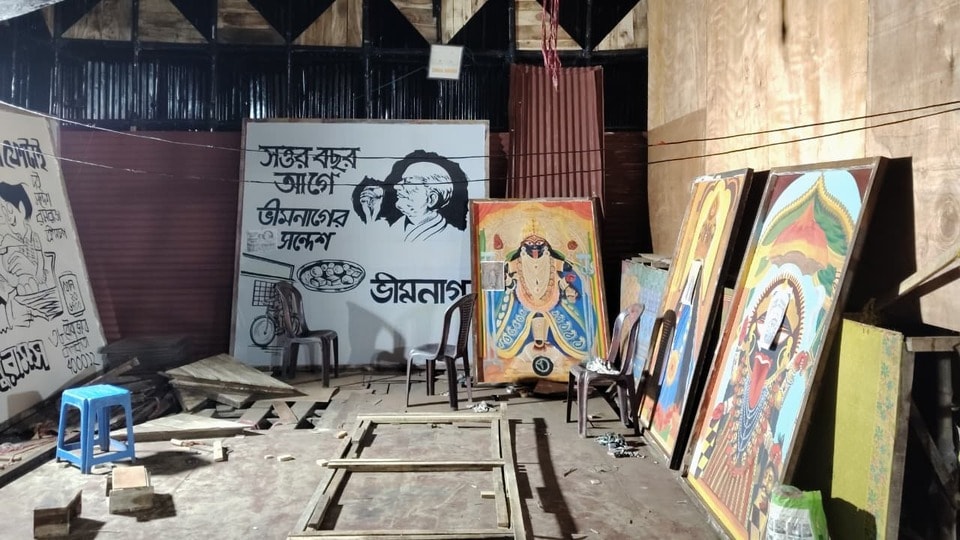 বাংলার মিষ্টির ইতিহাস তুলে ধরা হচ্ছে আহিরীটোলা সর্বজনীন দুর্গোৎসবে।