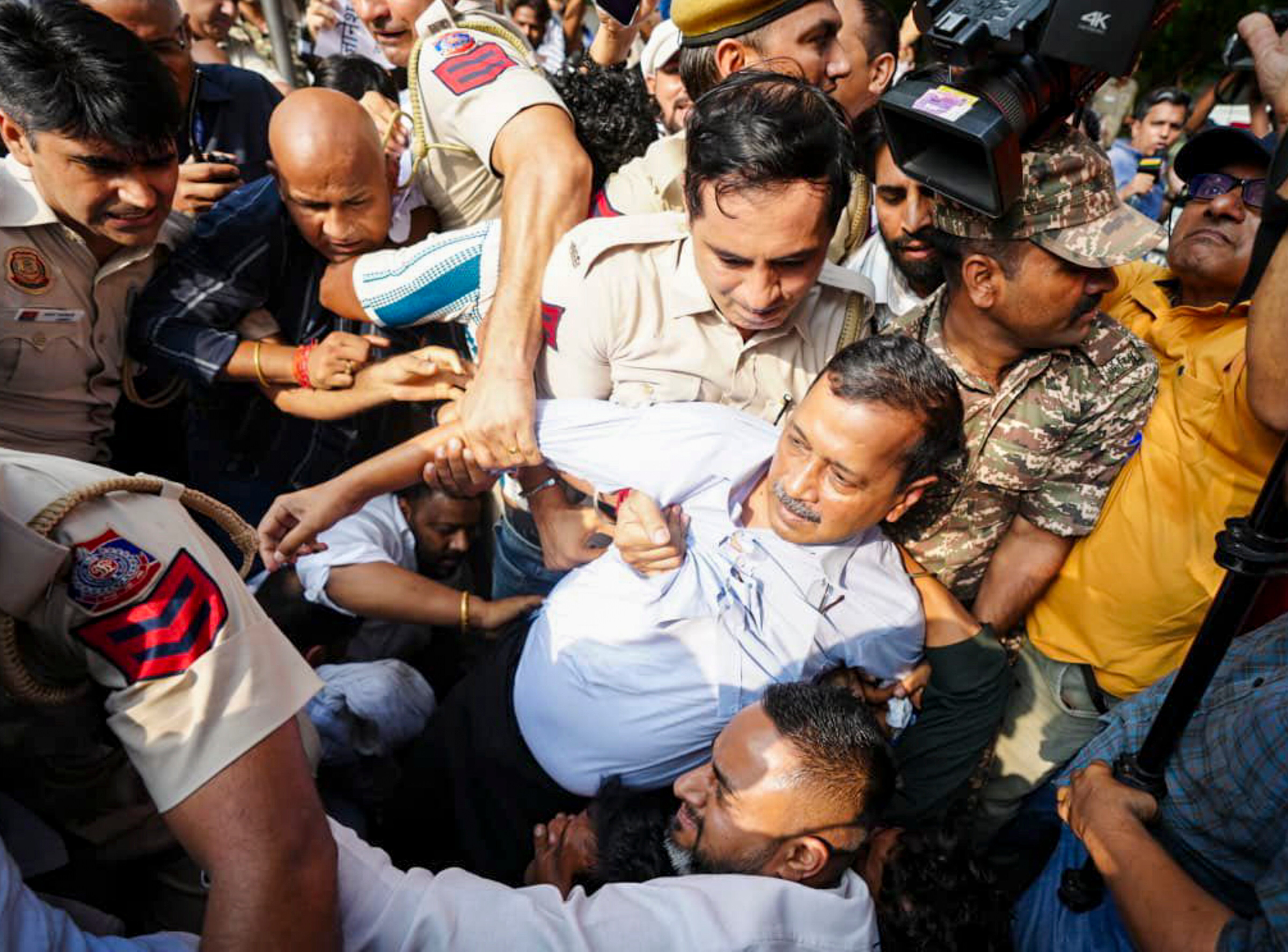 Aam Aadmi Party (AAP) National Convenor Arvind Kejriwal getting detained during the protest (X/@ArvindKejriwal) Aam Aadmi Party (AAP) National Convenor Arvind Kejriwal getting detained during the protest (X/@ArvindKejriwal)