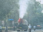 An anti-smog gun deployed at Man Singh Road. (Vipin Kumar/HT Photo)