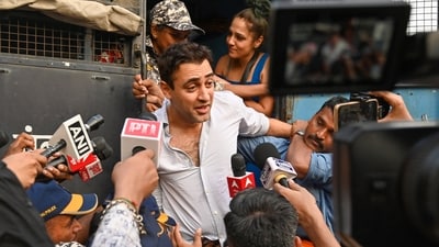 Mumbai Police detained actor Imran Khan among protesters at August Kranti Maidan during demonstrations supporting the CJP protest against CEC Gyanesh Kumar. Mumbai Police detained actor Imran Khan among protesters at August Kranti Maidan during demonstrations supporting the CJP protest against CEC Gyanesh Kumar.