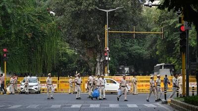 Jantar Mantar and several approach roads remained barricaded on Sunday as police prepared for the proposed demonstration. (Vipin Kumar/HT Photo) Jantar Mantar and several approach roads remained barricaded on Sunday as police prepared for the proposed demonstration. (Vipin Kumar/HT Photo)