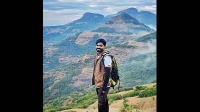 Jidhnesh was subsequently brought down from the fort on a stretcher and taken to Velhe rural hospital, where doctors declared him dead before treatment could begin. (HT) Jidhnesh was subsequently brought down from the fort on a stretcher and taken to Velhe rural hospital, where doctors declared him dead before treatment could begin. (HT)