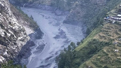 হিমালয়ের কোলে ফের প্রাকৃতিক দুর্যোগ, পাহাড়ি নদীর তোড়ে নিশ্চিহ্ন বহু বাড়ি-সেতু, নিখোঁজ ৪ (Nepal Army via AP) হিমালয়ের কোলে ফের প্রাকৃতিক দুর্যোগ, পাহাড়ি নদীর তোড়ে নিশ্চিহ্ন বহু বাড়ি-সেতু, নিখোঁজ ৪ (Nepal Army via AP)