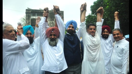 Newly appointed Punjab Pradesh Congress Committee (PPCC) president Pargat Singh officially assumed office here on Sunday, declaring that the key problems being faced by the people of state will take precedence over routine political posturing and vowed to steer clear of negative campaigning. (HT Photo)