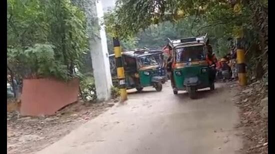Residents claimed the lane is also used to ferry workers to and from an illegal labour camp set up in the protective Aravalli zone (HT)