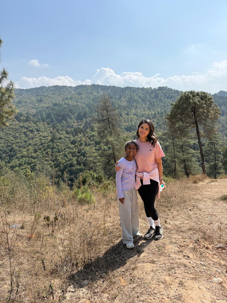 Sunny Leone with daughter Nisha Sunny Leone with daughter Nisha