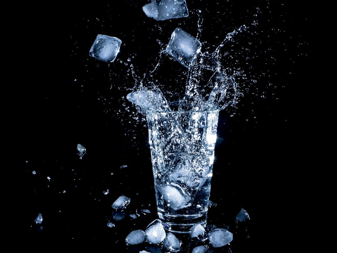 Cold water can enhance this experience because temperature itself influences how we perceive drinking. (Unsplash)