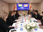 The two sides held the fifth round of trade negotiations in Canada. (X)